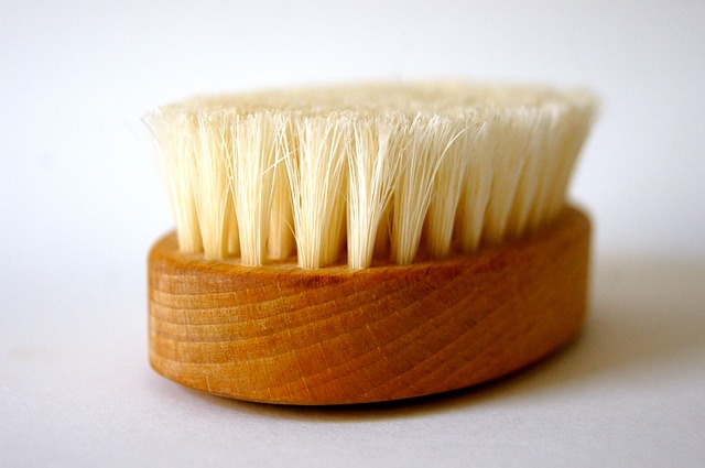 Dry brushing to detox skin